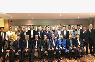 30至50年前，香港60年代金融巨頭合影留念（時富集團董事長位于第一排最中間）
